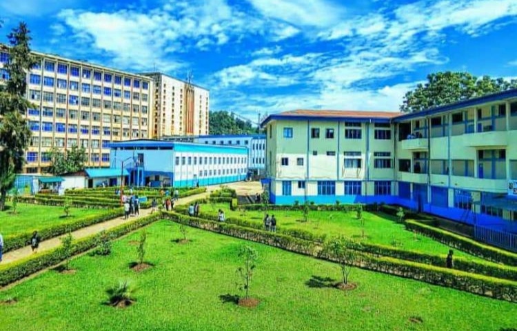 Bukavu : les anciens de la faculté de médecine de l'UOB promotion 2021-2022 exigent du comité de gestion leurs diplômes - Radio Maendeleo